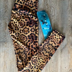 Teeki leopard hot pants